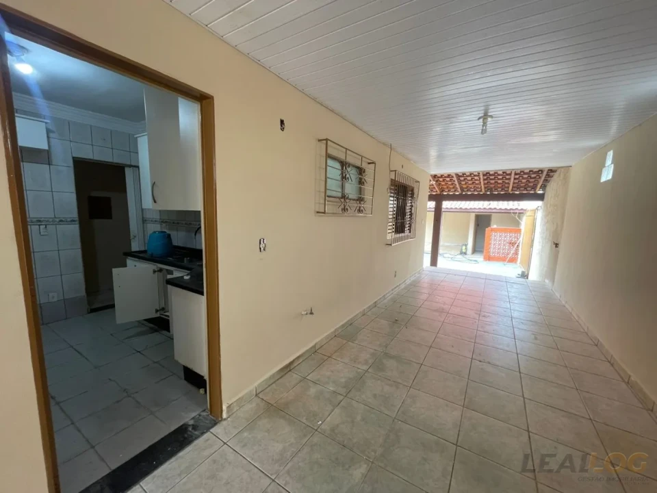 Imagens do imóveis Vendo casa de esquina com piscina no Bairro Morada do Ouro em Cuiabá.