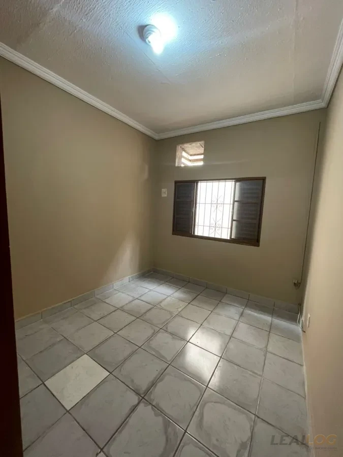 Imagens do imóveis Vendo casa de esquina com piscina no Bairro Morada do Ouro em Cuiabá.