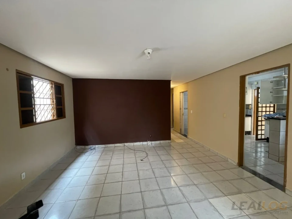 Imagens do imóveis Vendo casa de esquina com piscina no Bairro Morada do Ouro em Cuiabá.