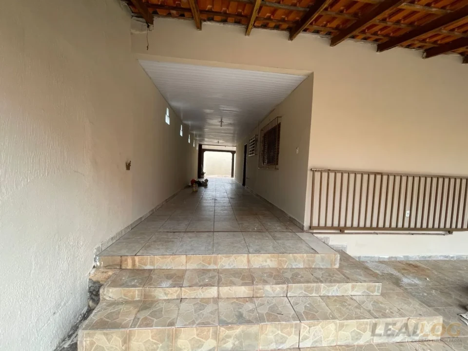 Imagens do imóveis Vendo casa de esquina com piscina no Bairro Morada do Ouro em Cuiabá.