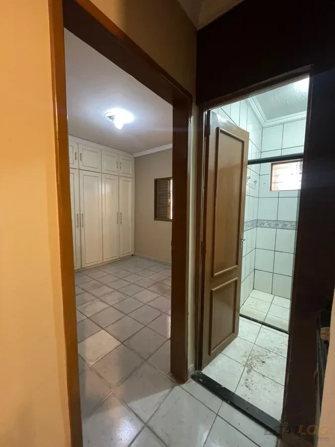 Imagens do imóveis Vendo casa de esquina com piscina no Bairro Morada do Ouro em Cuiabá.