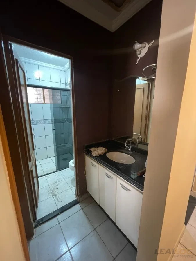 Imagens do imóveis Vendo casa de esquina com piscina no Bairro Morada do Ouro em Cuiabá.