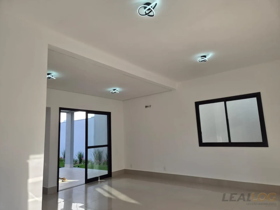ALUGO - Casa  sobrado Condomínio fechado  PLENO em Cuiabá - MT