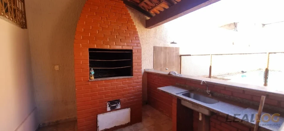 Imagens do imóveis Vendo casa de esquina com piscina no Bairro Morada do Ouro em Cuiabá.