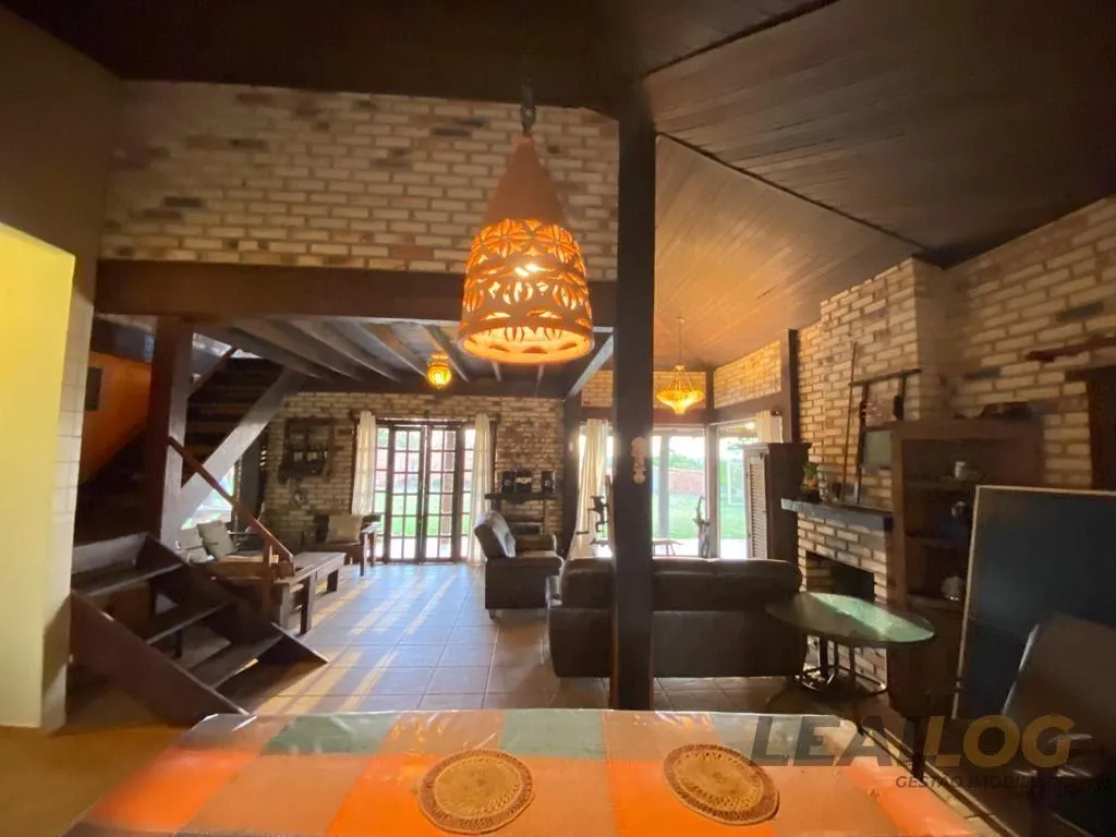 Casa para Venda em Chapada dos Guimarães / MT no bairro Florada