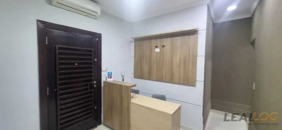 Alugo Casa Comercial com 05 salas no bairro Araés em Cuiabá