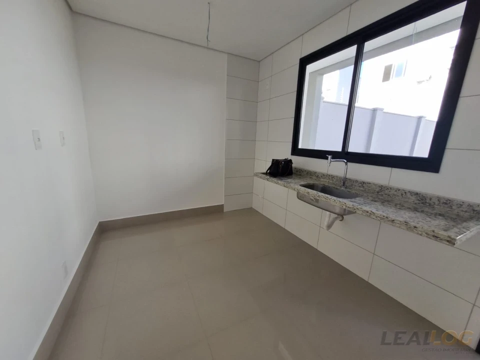 Imagens do imóveis ALUGO - Casa  sobrado Condomínio fechado  PLENO em Cuiabá - MT