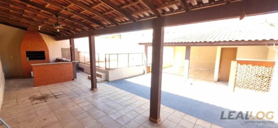 Imagens do imóveis Vendo casa de esquina com piscina no Bairro Morada do Ouro em Cuiabá.