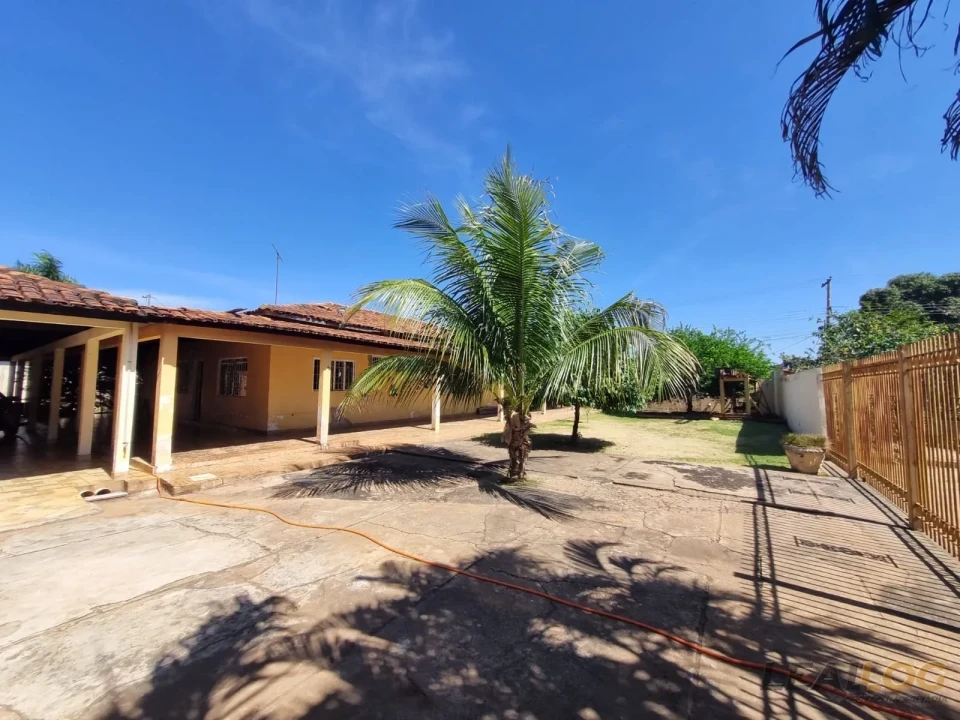 Imagens do imóveis VENDO - CASA NO JARDIM AEROPORTO  - VÁRZEA GRANDE - MT