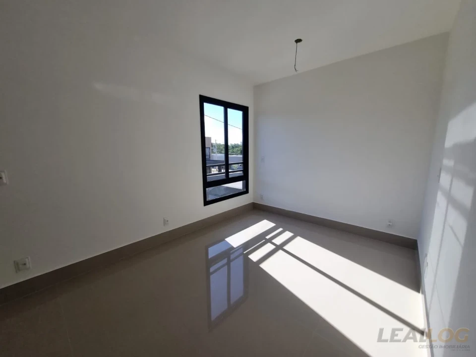Imagens do imóveis ALUGO - Casa  sobrado Condomínio fechado  PLENO em Cuiabá - MT