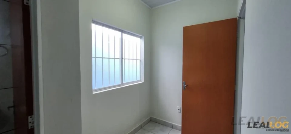 ALUG0 - CASA NO CRISTO REI - AURÍLIA SALES CURVO - VÁRZEA GRANDE - MT