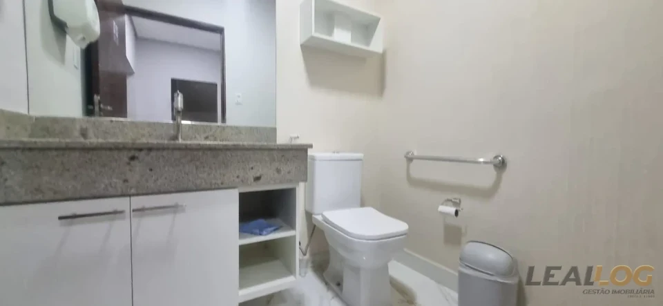 Alugo Casa Comercial com 05 salas no bairro Araés em Cuiabá