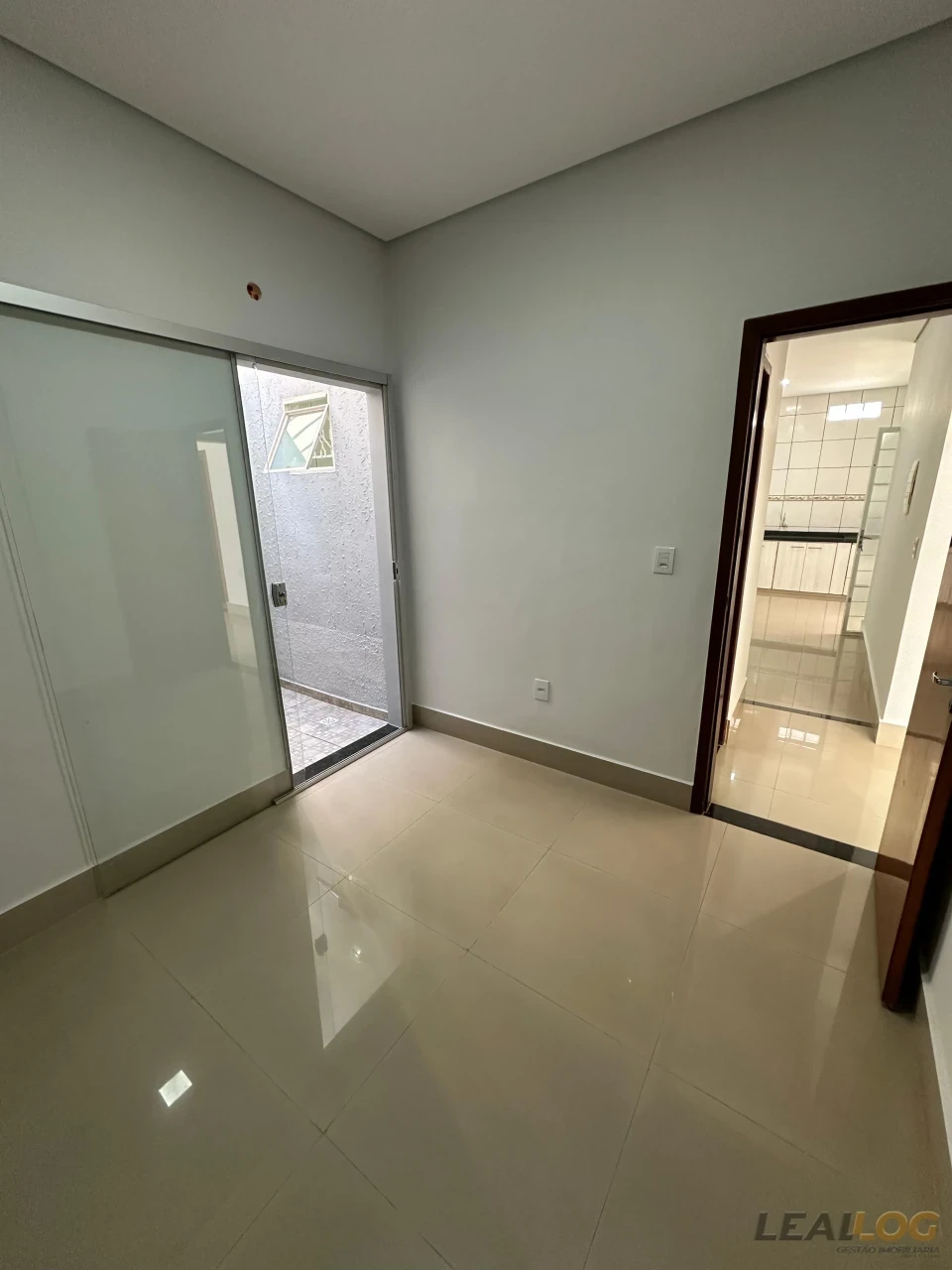 Belíssima casa á venda no CPA 4