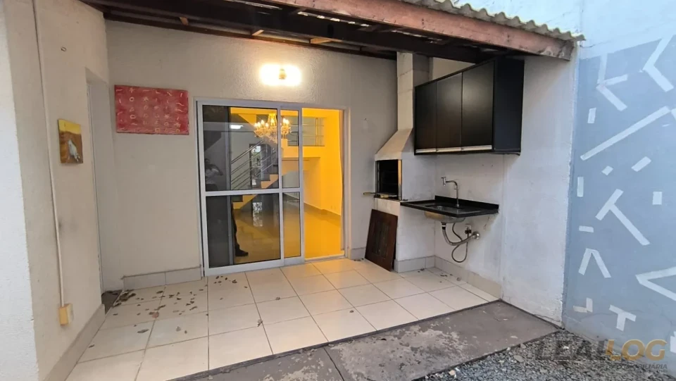 Imagens do imóveis ALUGO - CASA SOBRADO CONDOMÍNIO SOLAR DAS TORRES - CUIABÁ - MT