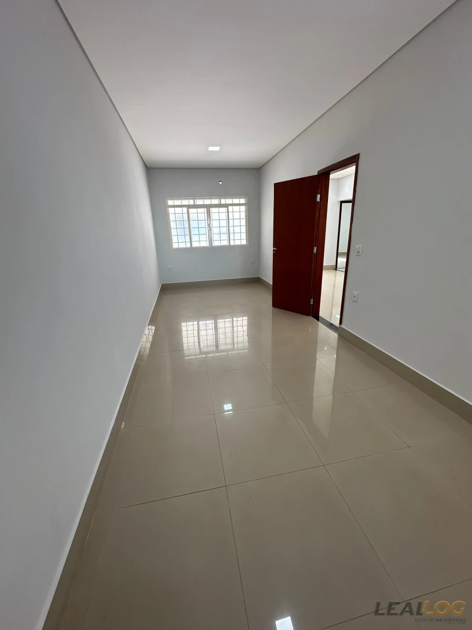 Belíssima casa á venda no CPA 4