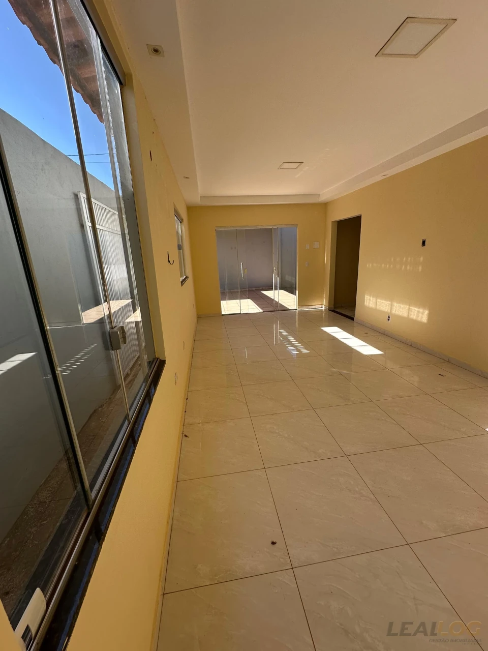 Imagens do imóveis Casa em condomínio á  VENDA!