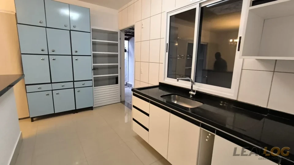 Imagens do imóveis ALUGO - CASA SOBRADO CONDOMÍNIO SOLAR DAS TORRES - CUIABÁ - MT