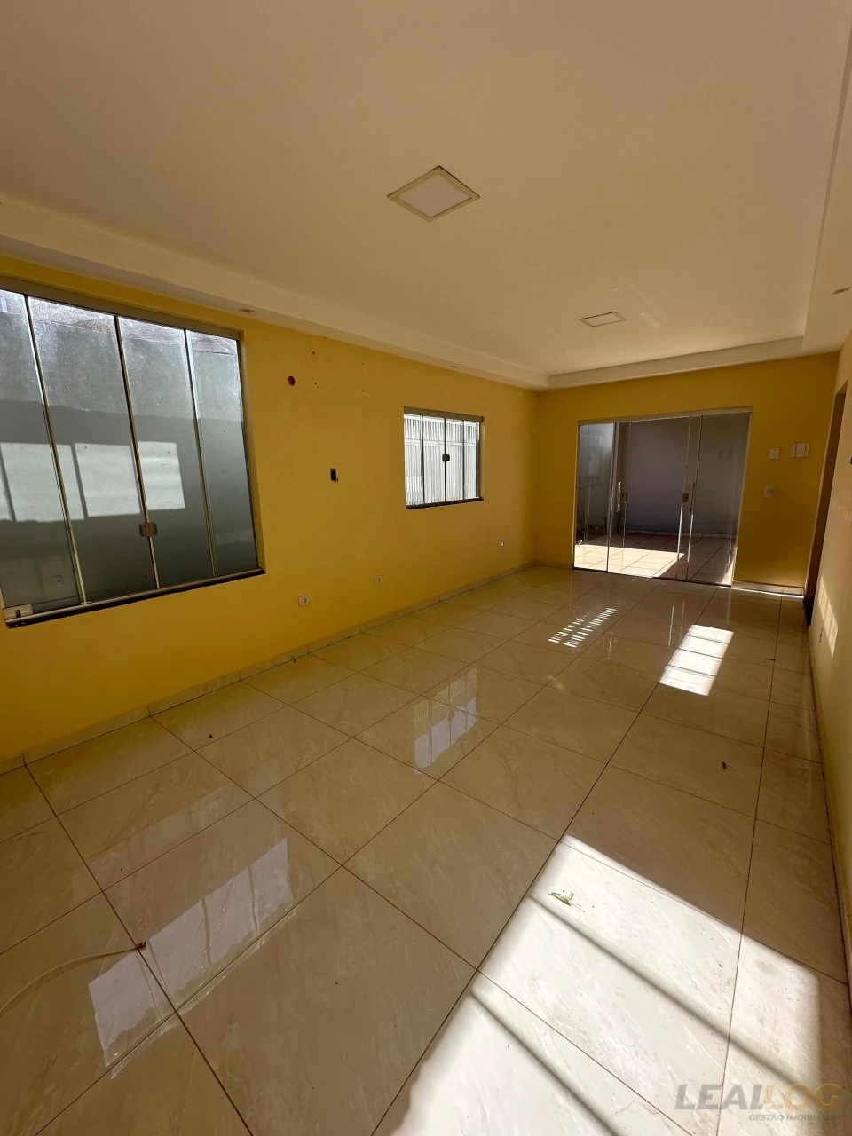 Imagens do imóveis Casa em condomínio á  VENDA!