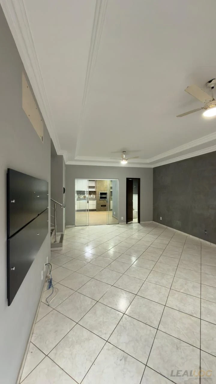 Casa a venda em condomínio!