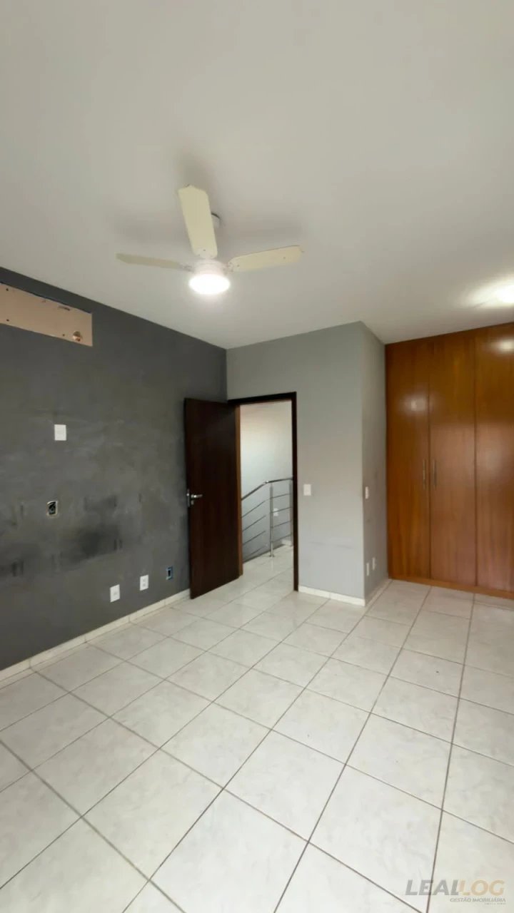 Casa a venda em condomínio!