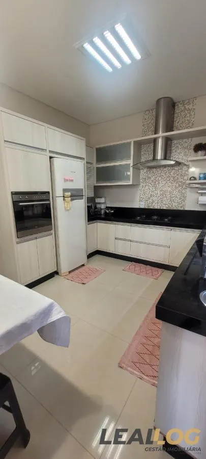 Imagens do imóveis Casa em Condomínio para Venda em Cuiabá / MT no bairro Jardim Imperial