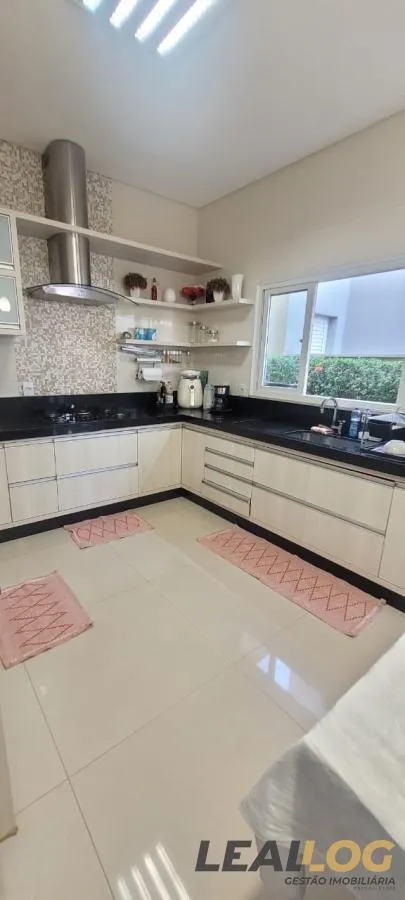 Imagens do imóveis Casa em Condomínio para Venda em Cuiabá / MT no bairro Jardim Imperial