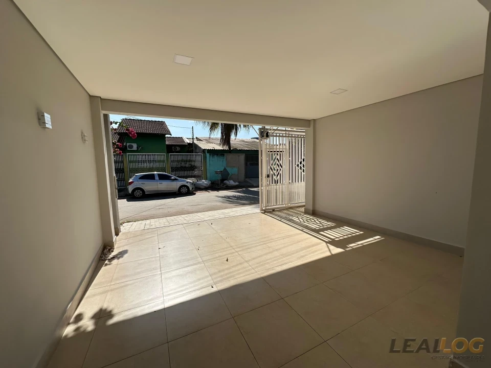 Belíssima casa á venda no CPA 4