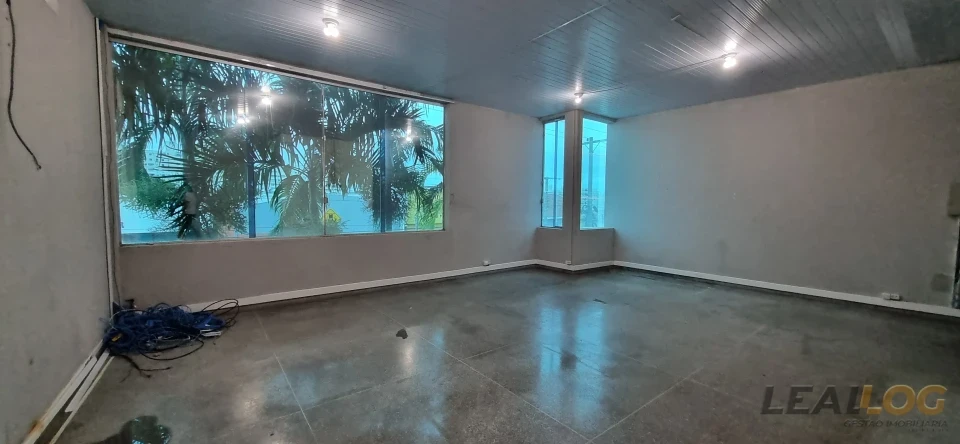 LOCAÇÃO – CONJUNTO COMERCIAL COMPLETO | GALPÃO + PRÉDIO CORPORATIVO