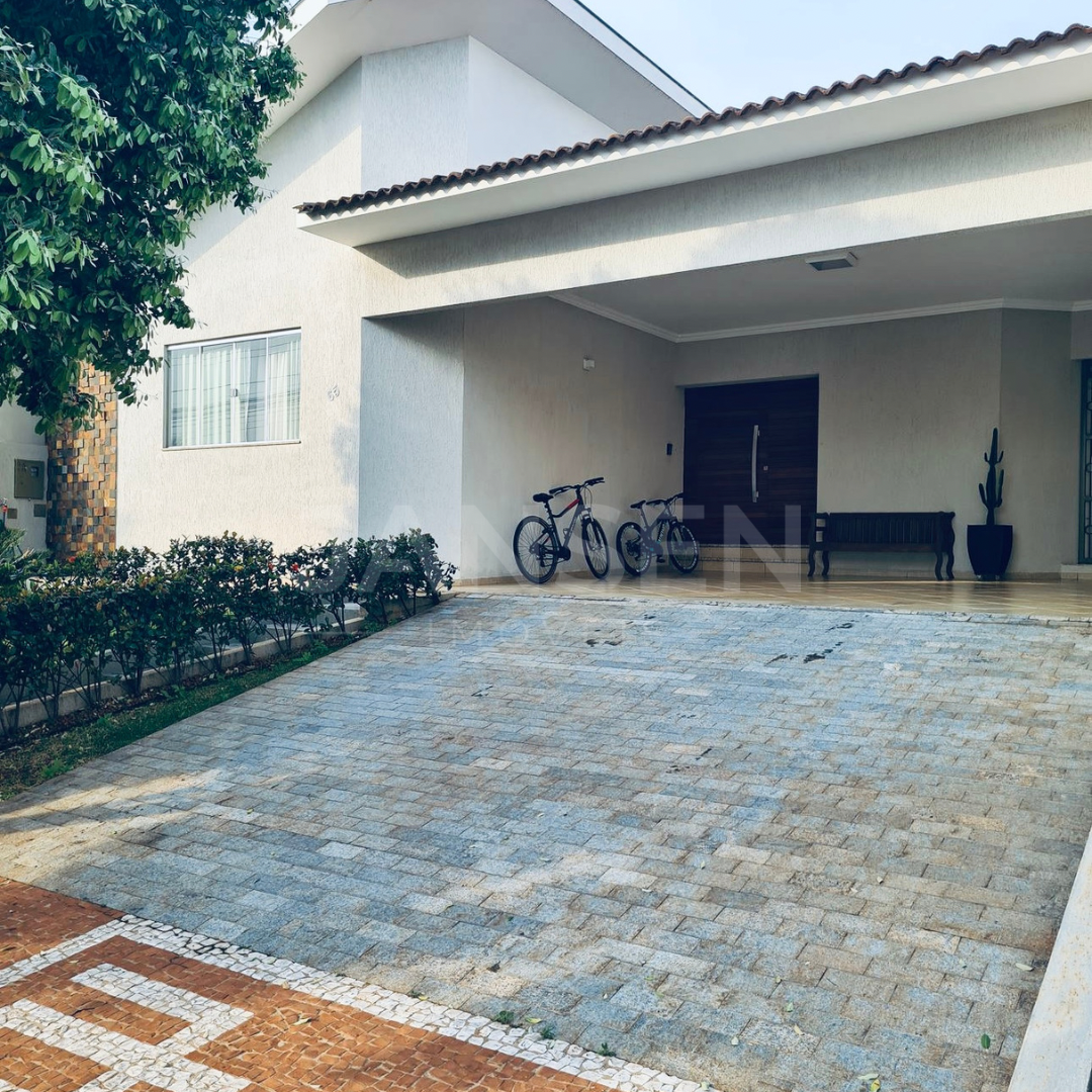 Imagens do imóveis Casa Térrea De Alto Paradão Em Condomínio Fechado