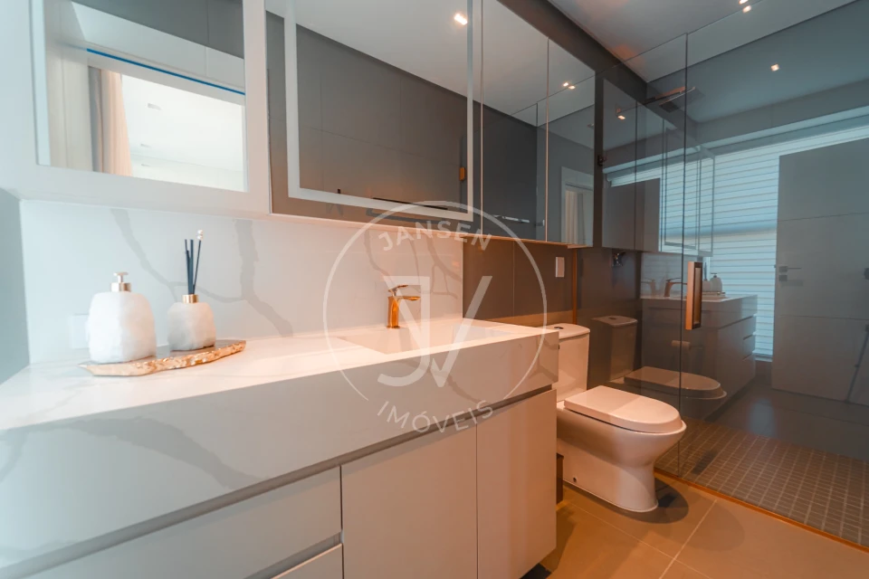 Imagens do imóveis Apartamento De Luxo No Edifício Yachthouse em Balneário Camboriú