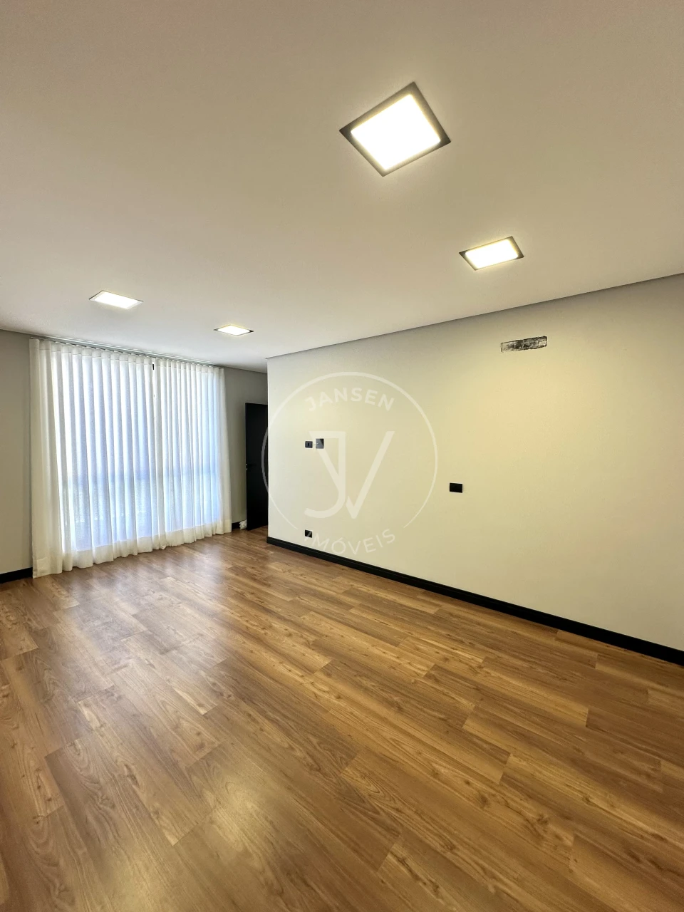 Imagens do imóveis Casa A Venda No Condomínio Royal Boulevard Em Ibiporã