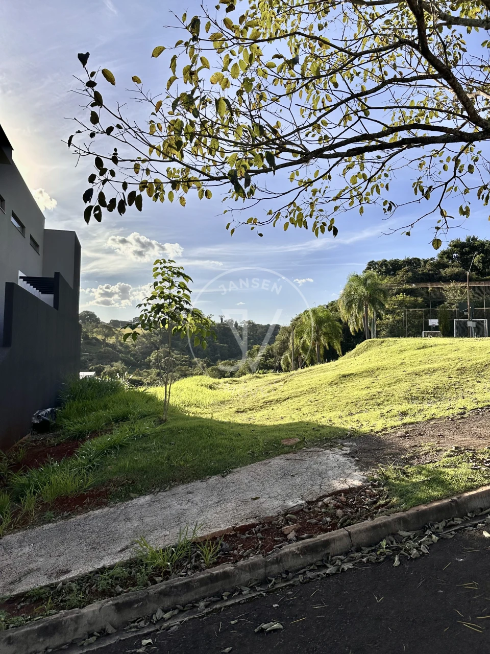 Imagens do imóveis Terreno A Venda no Condomínio Royal Boulevard em Ibiporã