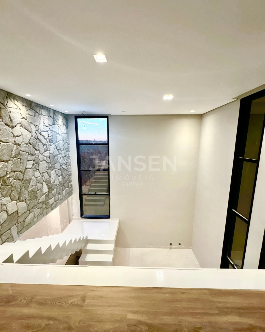Imagens do imóveis Sobrado com cinema e piscina com borda infinita a venda no Condominio Royal Boulevard Ibiporã