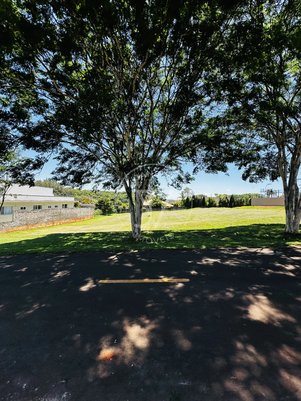 Imagens do imóveis Terreno A Venda Em Condomínio Fechado