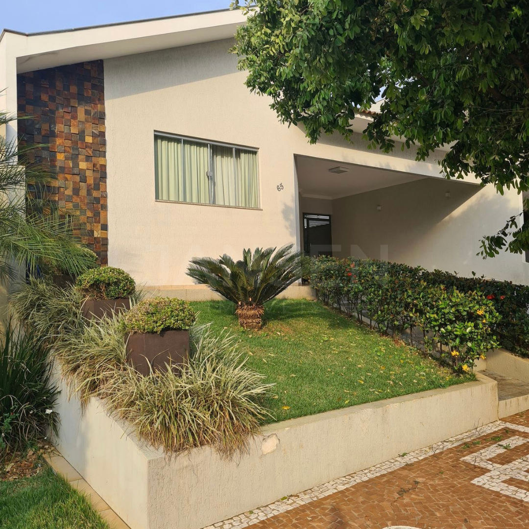 Imagens do imóveis Casa Térrea De Alto Paradão Em Condomínio Fechado