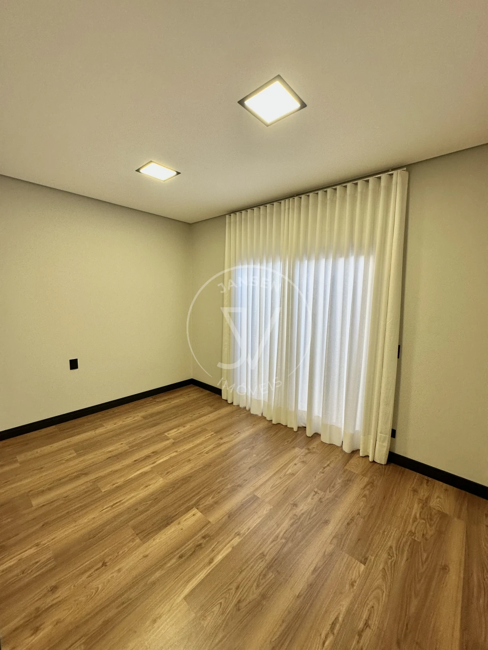 Imagens do imóveis Casa A Venda No Condomínio Royal Boulevard Em Ibiporã