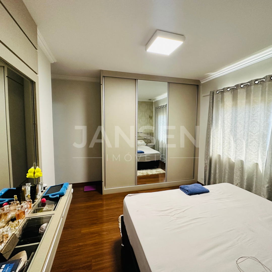 Imagens do imóveis Casa Térrea De Alto Paradão Em Condomínio Fechado