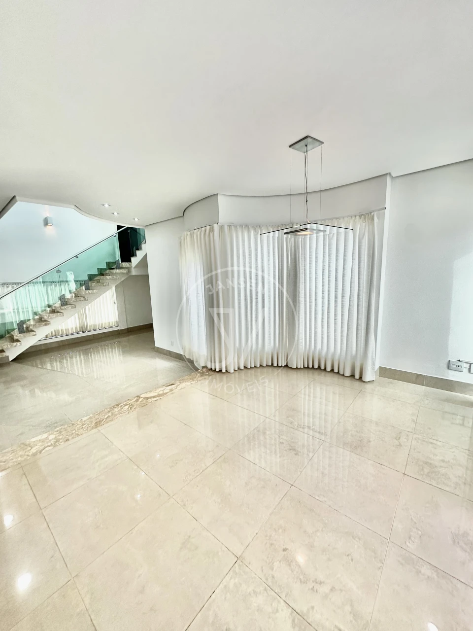 Imagens do imóveis Casa De Alto Padrão a Venda Em Condomínio Fechado