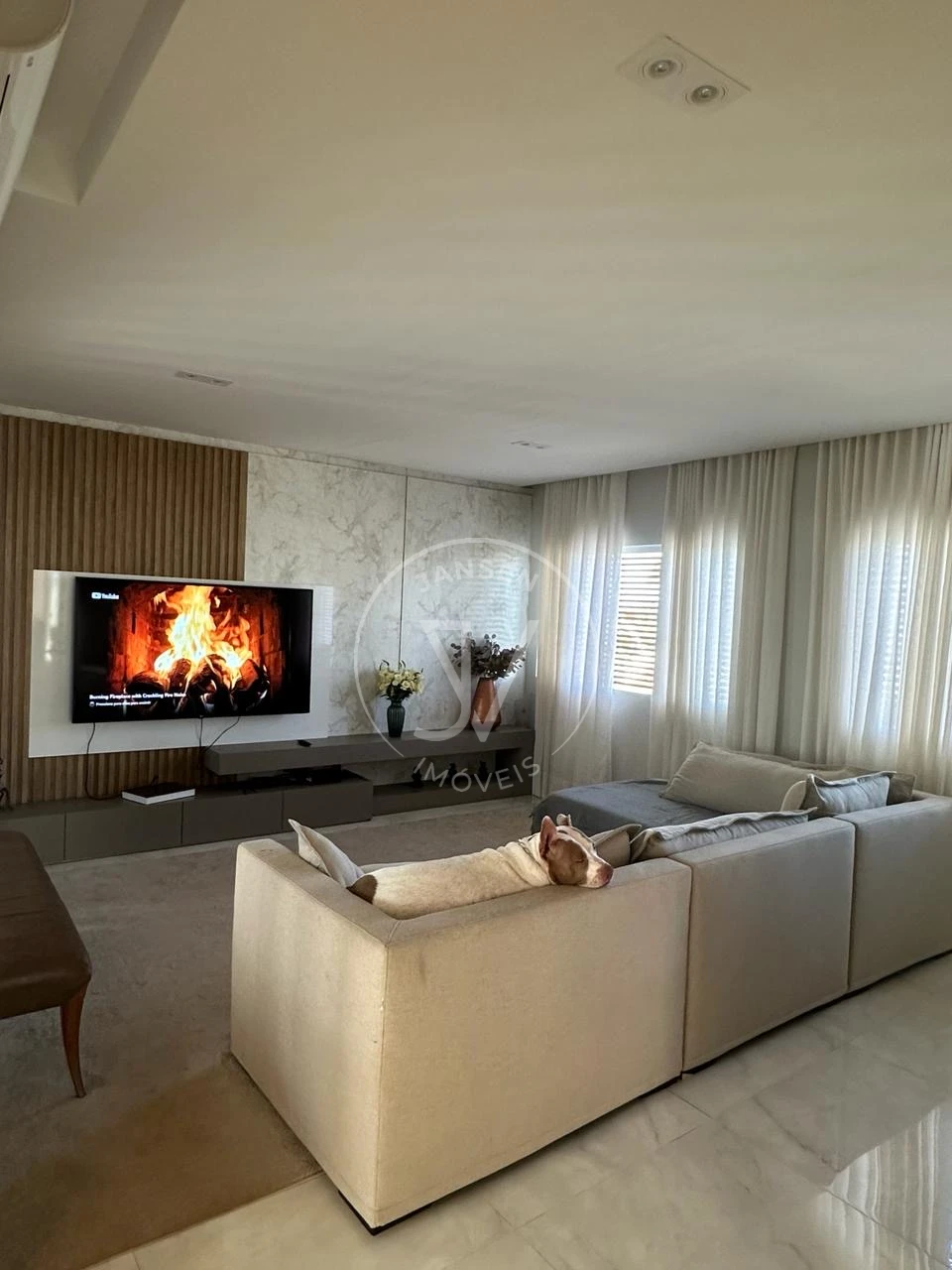 Imagens do imóveis Casa De Alto Padrão Em Condomínio Fechado