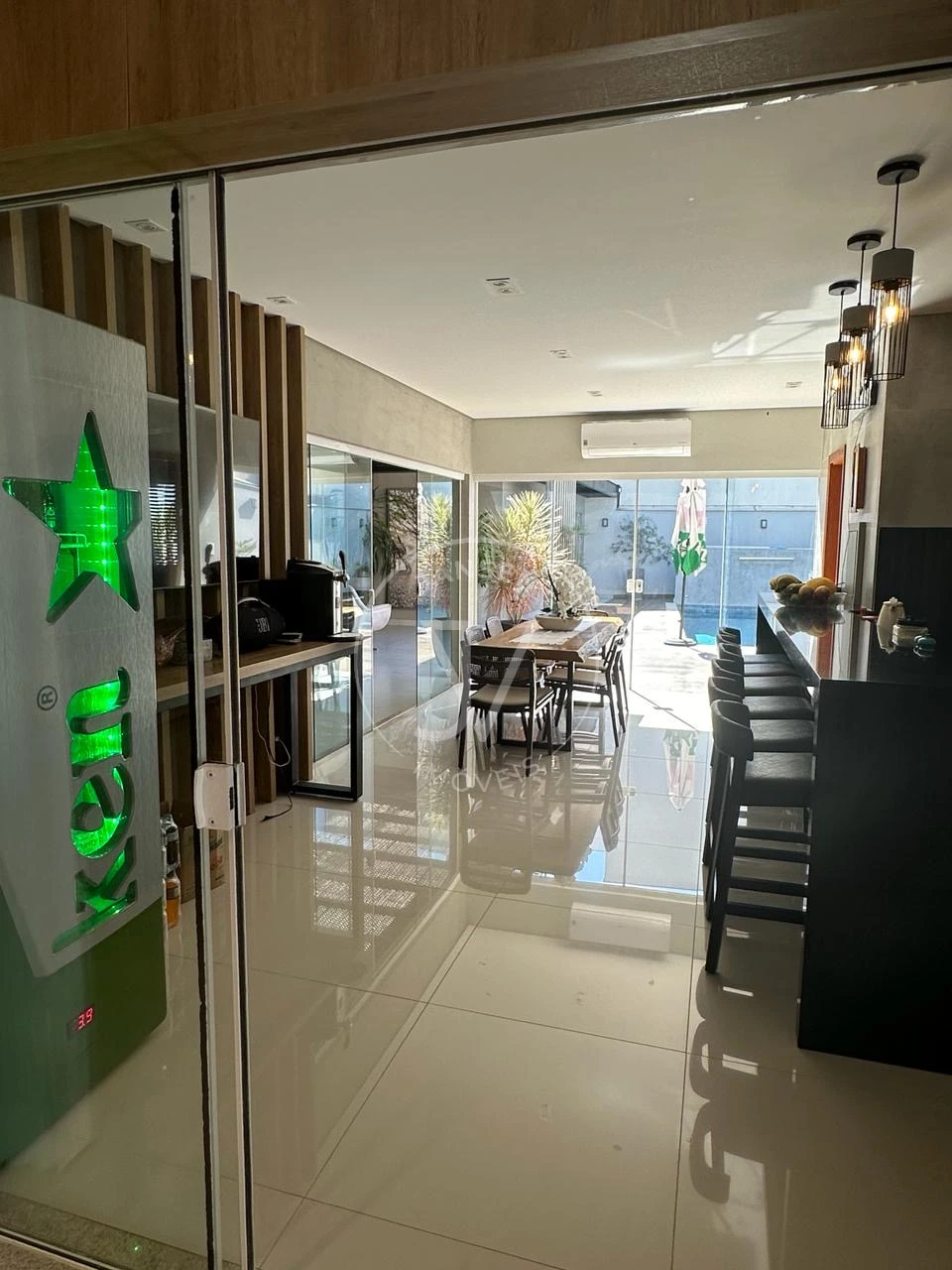 Imagens do imóveis Casa De Alto Padrão Em Condomínio Fechado