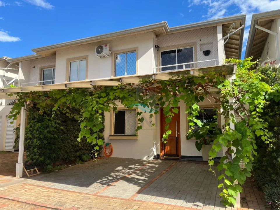 Imagens do imóveis CASA A VENDA - CONDOMINIO VILLAGE LA CORUNÃ