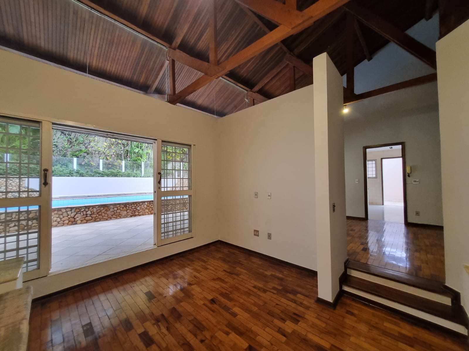 Imagens do imóveis CASA COMERCIAL PARA LOCAÇÃO - LAGO IGAPÓ II