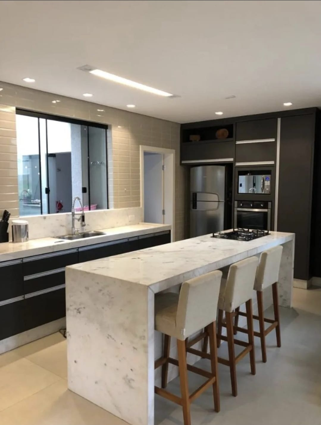Imagens do imóveis CASA A VENDA - CONDOMINIO ROYAL MAISON