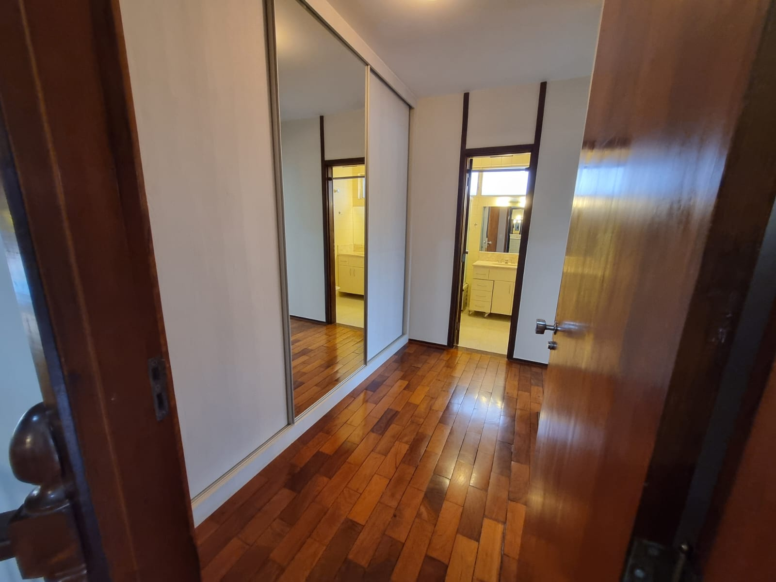 Imagens do imóveis CASA COMERCIAL PARA LOCAÇÃO - LAGO IGAPÓ II