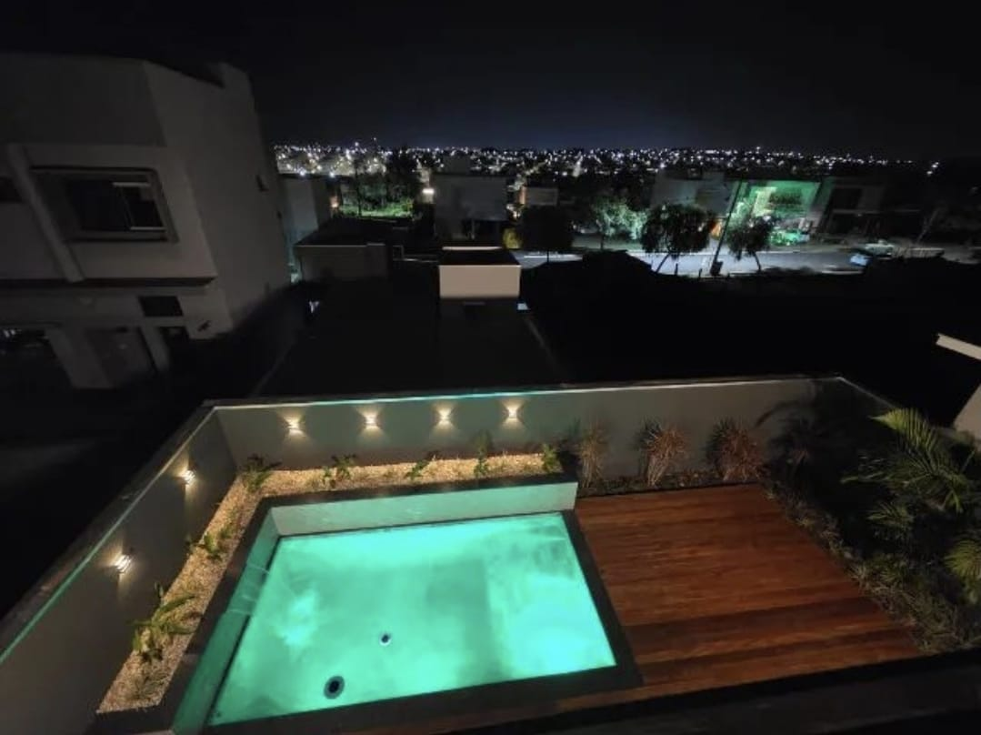 Imagens do imóveis SOBRADO A VENDA - CONDOMÍNIO PARQUE TAUÁ ARANGUA