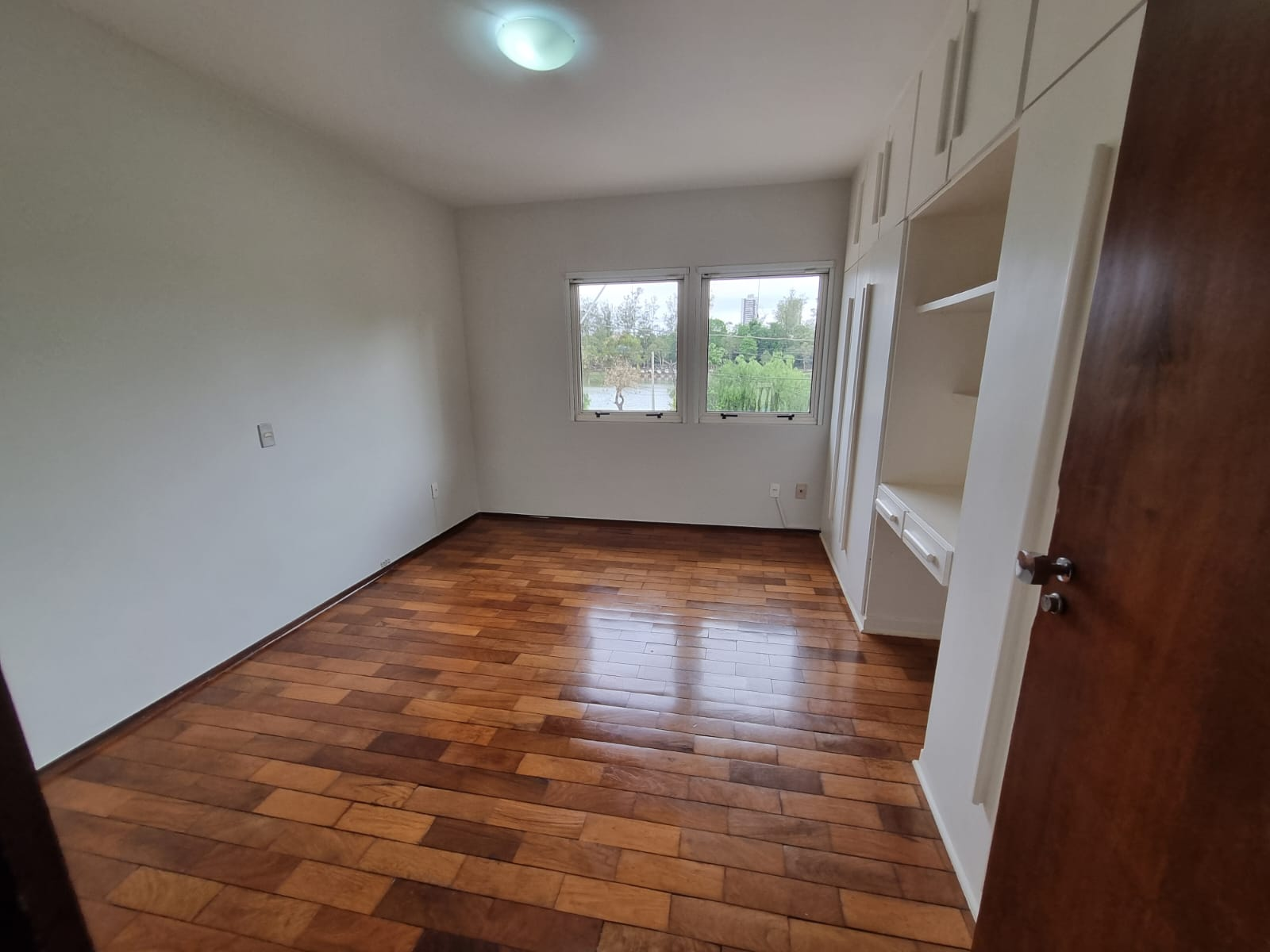Imagens do imóveis CASA COMERCIAL PARA LOCAÇÃO - LAGO IGAPÓ II