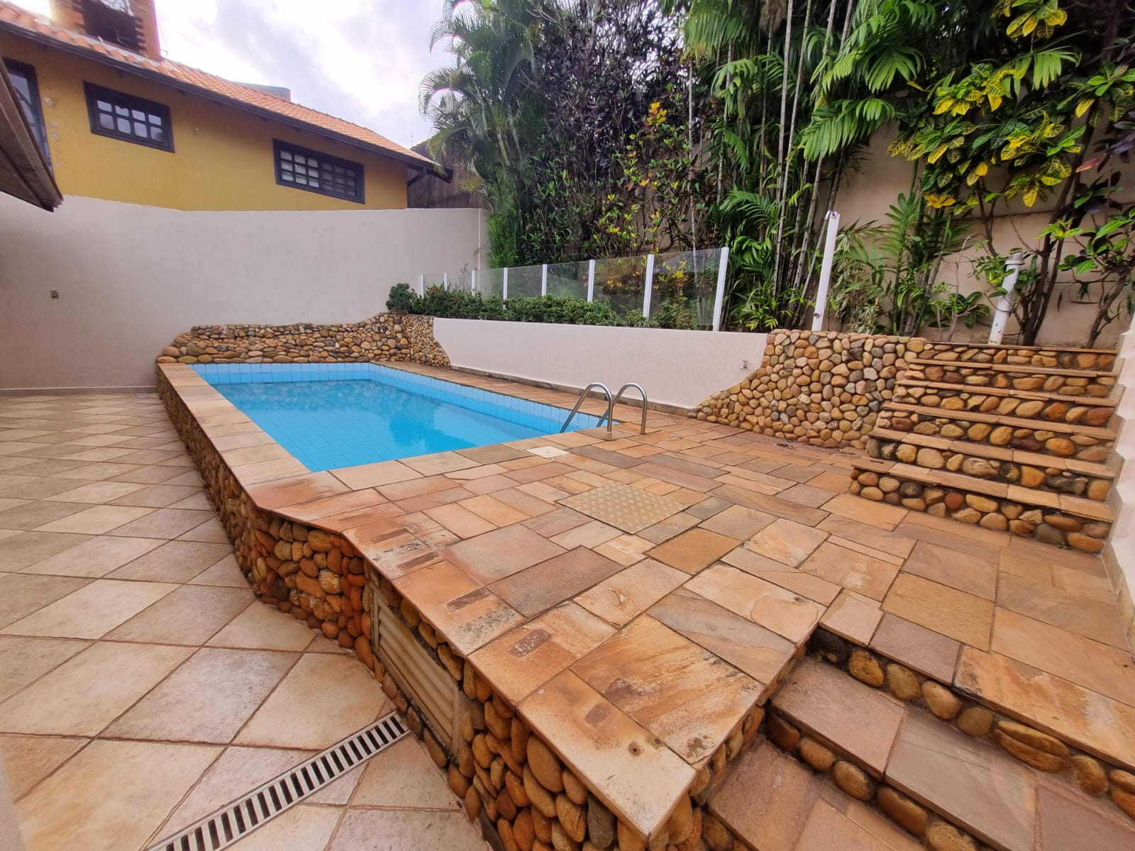 Imagens do imóveis CASA COMERCIAL PARA LOCAÇÃO - LAGO IGAPÓ II