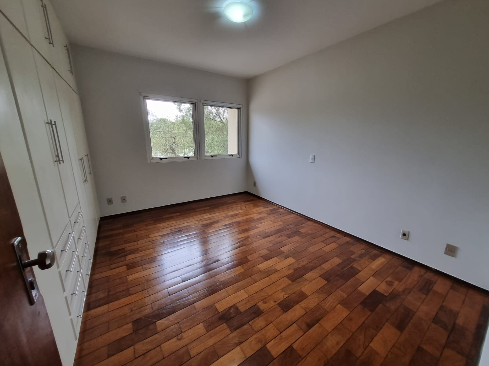 Imagens do imóveis CASA COMERCIAL PARA LOCAÇÃO - LAGO IGAPÓ II