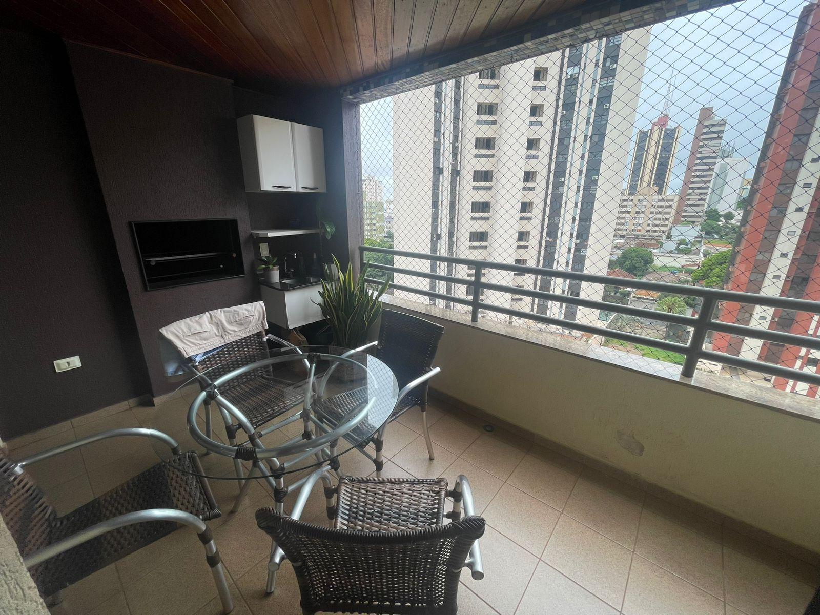 Imagens do imóveis APARTAMENTO A VENDA - EDIFICIO CORAL GABLES - CENTRO