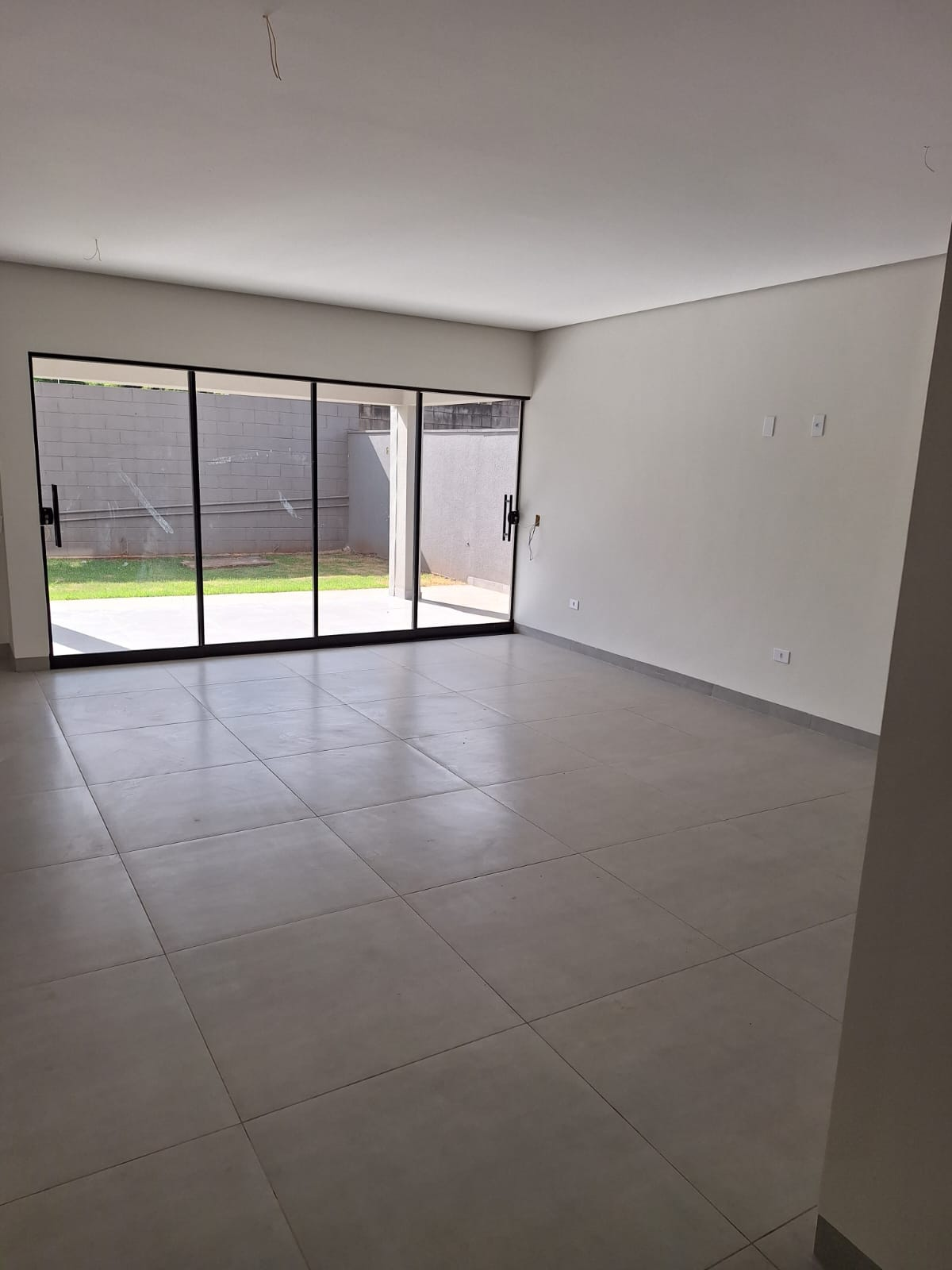 Imagens do imóveis CASA A VENDA - CONDOMINIO PARQUE TAUA- ARANGUA